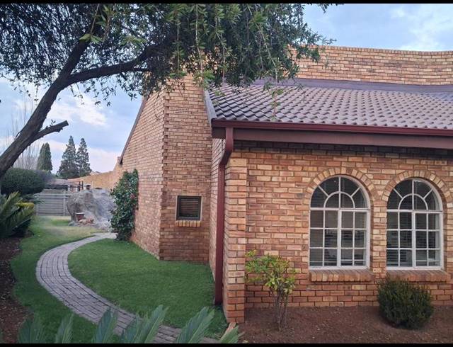 3 BEDROOM HOUSE FOR SALE IN VANDERBIJLPARK SE 4